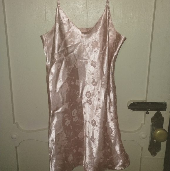 Night gown and robe - Picture 1 of 4